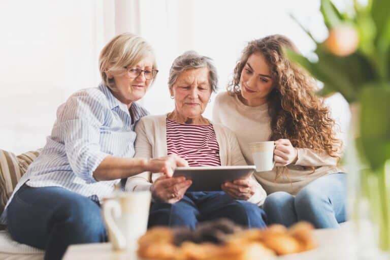 Craft & Communicate | Senior living testimonials - senior woman and family looking at tablet together